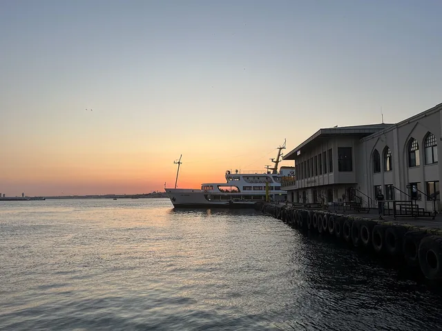 ŞH-Fatih vapuru ve Kadıköy İskelesi · 2025